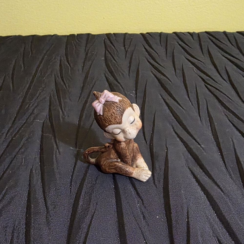 George Good Josef Originals Adorable Monkey Figurine. Aprox. 2"
